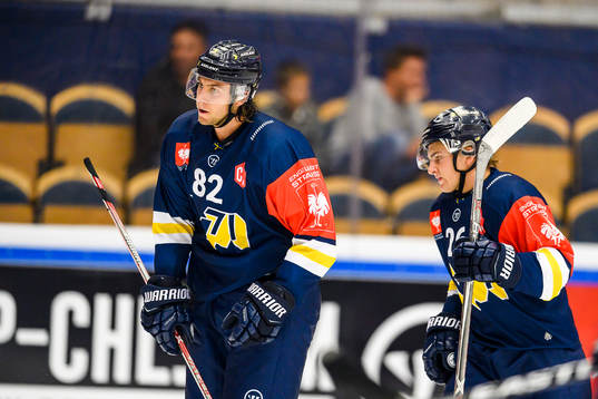 Kevin Stenlund of HV71 celebrates