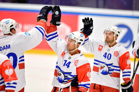 Garrett Festerling of Adler Mannheim celebrates with his