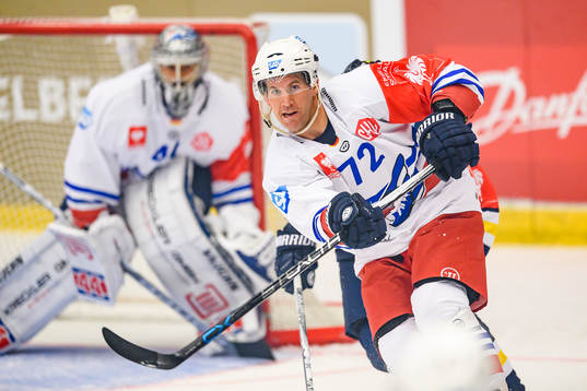 Mathieu Carle of Adler Mannheim
