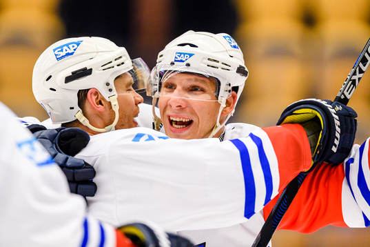 Ryan MacMurchy and David Wolf of Adler Mannheim celebrates