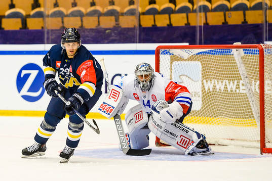 David Ullström of HV71 infront of Dennis Endras goaltender