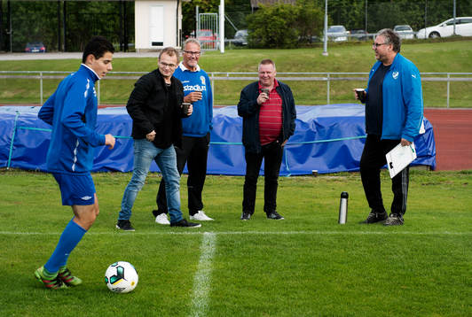 Rami Amir driver bollen och Kenneth Kile, Lars Bodin, Tomas