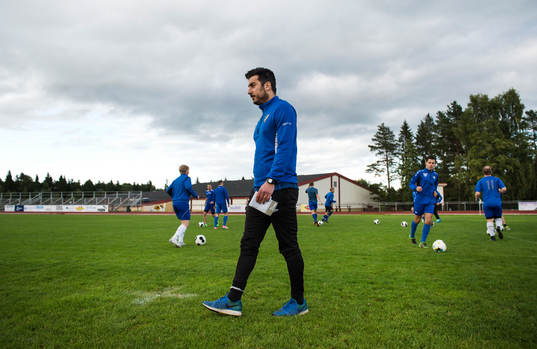 Tränare Emad Nademi när IFK Sundsvall tränar