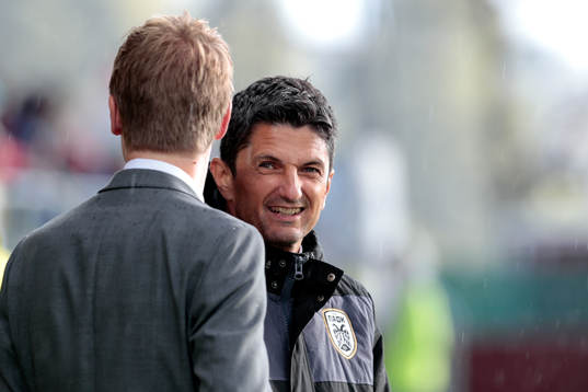 s tränare Razvan Lucescu och Östersunds tränare Graham