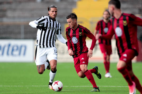 s Aleksandar Prijovic och Östersunds Jamie Hopcutt