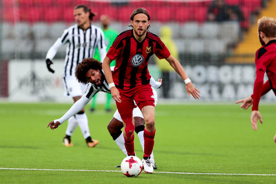 s Diego Biseswar och Östersunds Tom Pettersson