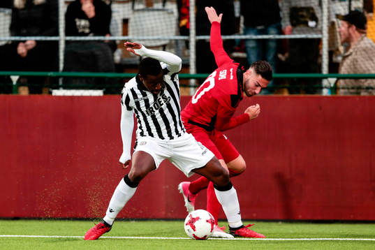 s Djalma Campos och Östersunds Gabriel Somi