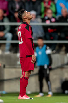Östersunds Hosam Aiesh deppar