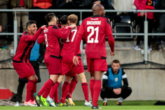 Östersunds Saman Ghoddos jublar med lagkamrater