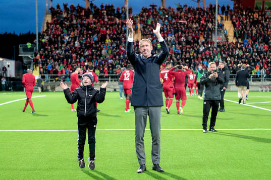 Östersunds tränare Graham Potter jublar