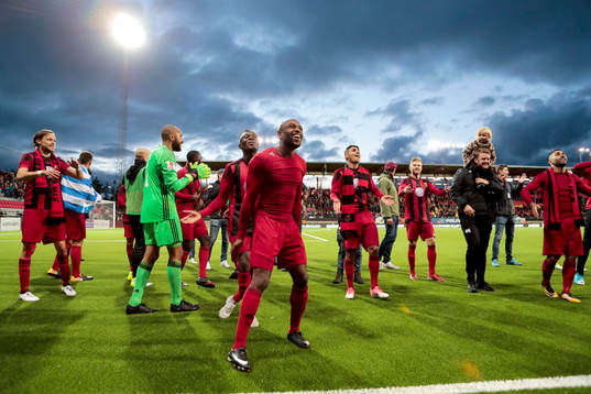 Östersunds spelare jublar