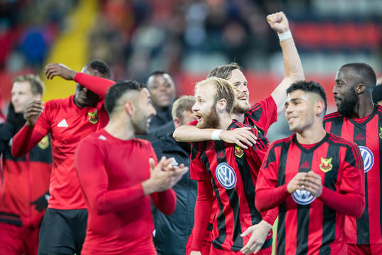Östersunds Curtis Edwards jublar