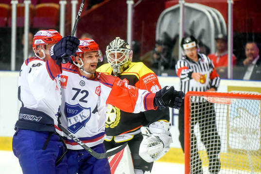 Patrik Carlsson of Helsinki celebrates with his teammates