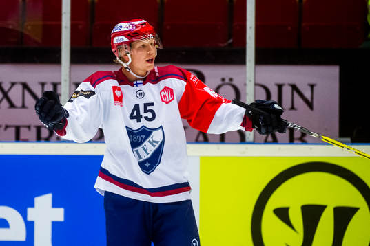 Micke-Max Åsten of Helsinki looks dejected