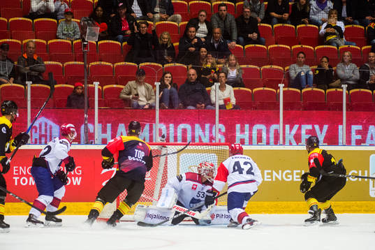 Kevin Clark of Brynäs scores the tying 3-3 goal