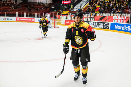 Aaron Palushaj of Brynäs celebrates the 1-1 goal