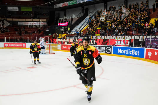 Aaron Palushaj of Brynäs celebrates the 1-1 goal