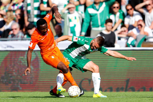 AFC Eskilstunas Chidi Omeje och Hammarbys Mats Solheim