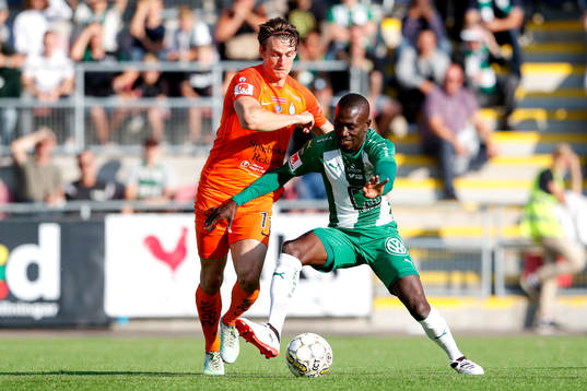 AFC Eskilstunas Andrew Fox och Hammarbys Pa Amat Dibba