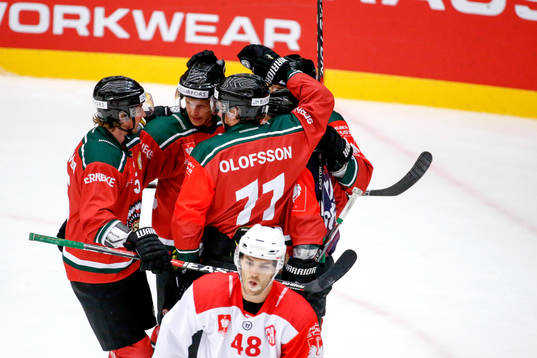 Frölundas Joel Lundqvist jublar med lagkamrater