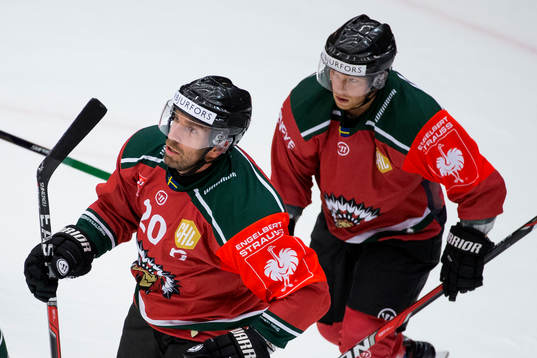 Frölundas Joel Lundqvist ihop med Ryan Lasch
