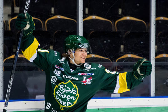 Björklövens Erik Rainersson jublar