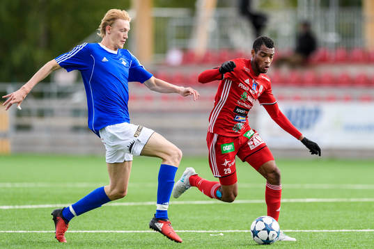 Östersunds Viktor Ageskär och Piteås Kraig Rochester