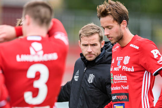 Piteås tränare Johan Norberg samlar laget