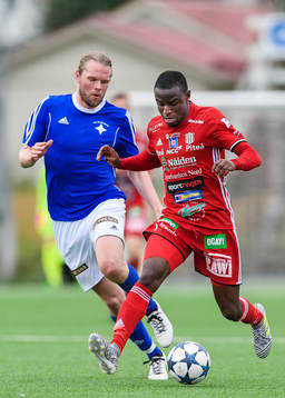 Piteås Moses Duckrell jagas av Östersunds Tom Perman