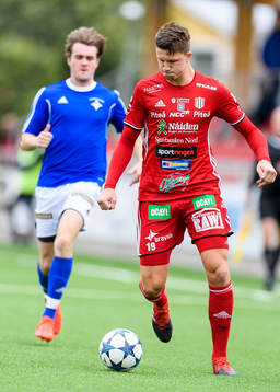 Piteås Joel Edström med bollen