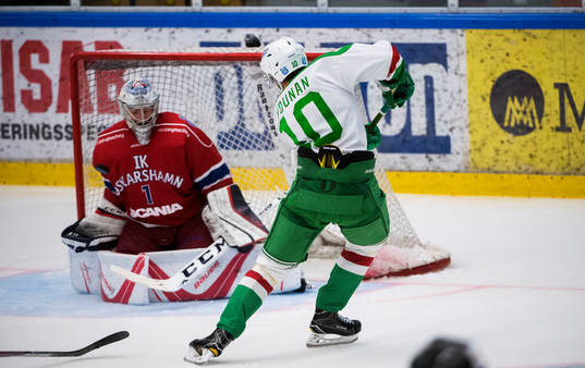 Oskarshamns målvakt Ludvig Engsund  och Rögles Alexander