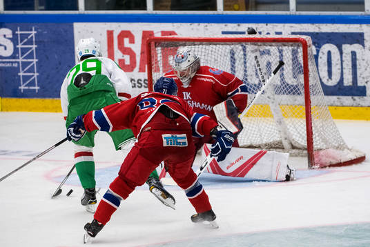 Rögles Ludvig Rensfeldt gör 0-5 målet på Oskarshamns