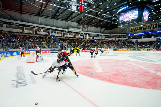 Malmö Redhawks Max Görtz och Stavanger Oilers Daniel