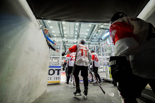 Malmö Redhawks Lukas Haudum går ut till isen