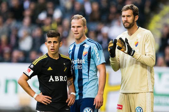 s Nicolas Marcelo Stefanelli står bredvid Djurgårdens