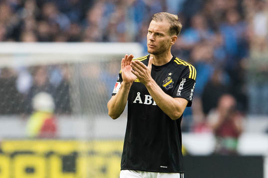 s Per Karlsson tackar publiken