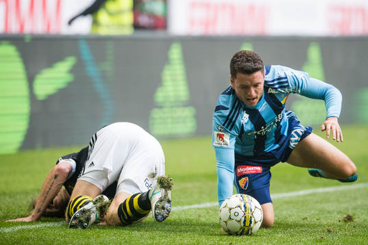s Nils-Eric Johansson och Djurgårdens Kerim Mrabti