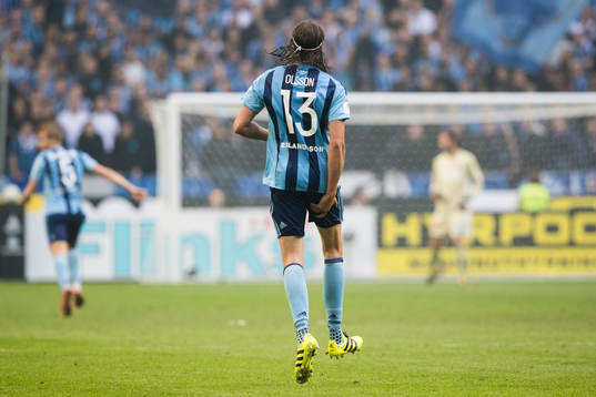 Djurgårdens Jonas Olsson tar sig för låret