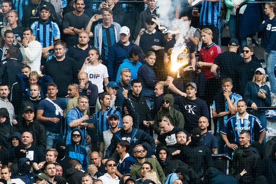En kastad bengal fastnar i kastnätet framför Djurgården