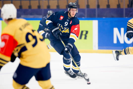 HV71 Victor Ejdsell with the puck