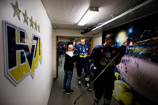 HV71 Max Wärn prior to the CHL game between HV71 and