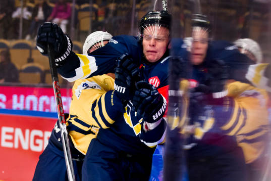 HV71 Anton Bengtsson gets tackled
