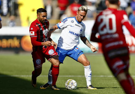 Östersunds Saman Ghoddos och Norrköpings Linus Wahlqvist