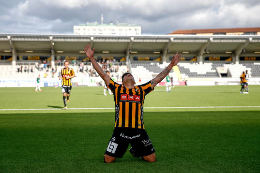 Häckens Paulinho jublar