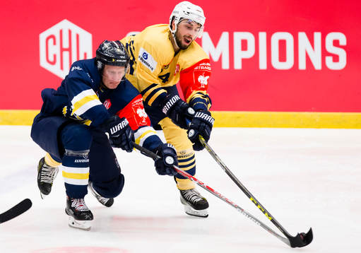 Anton Bengtsson of HV71 and Alexis Loiseau  of Esbjerg