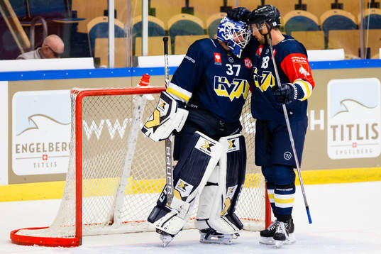Jonas Gunnarsson goaltender and Topi Jaakola of HV71