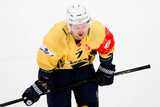 Esbjerg Phillip Bruggisser looks dejected