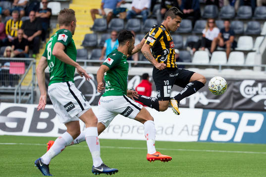 Häckens Paulinho med en målchans
