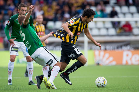 Jönköpings Stian Aasmundsen försöker stoppa Häckens