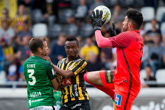 Jönköpings målvakt Francisco Marmolejo Mancilla tar